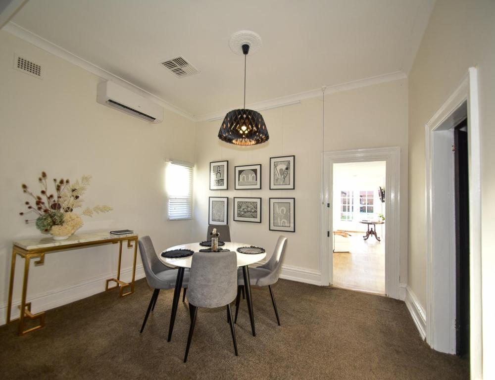 Macleay Cottage With Plunge Pool And Local Arts Dubbo Exterior foto